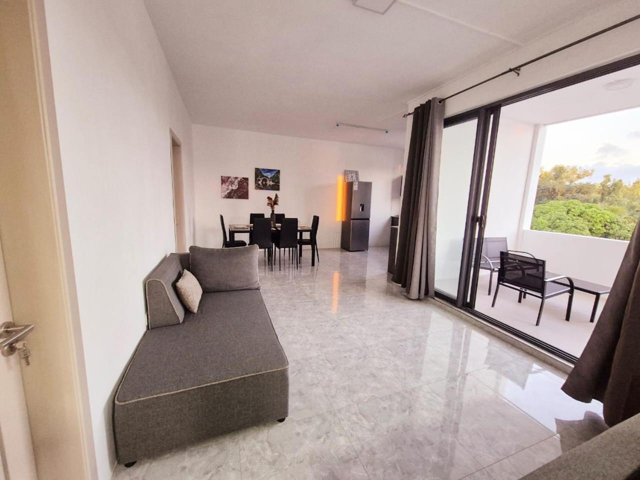 Skyview Apartment- Rooftop Penthouse With Sunset & Sea Views Flic en Flac Exterior photo