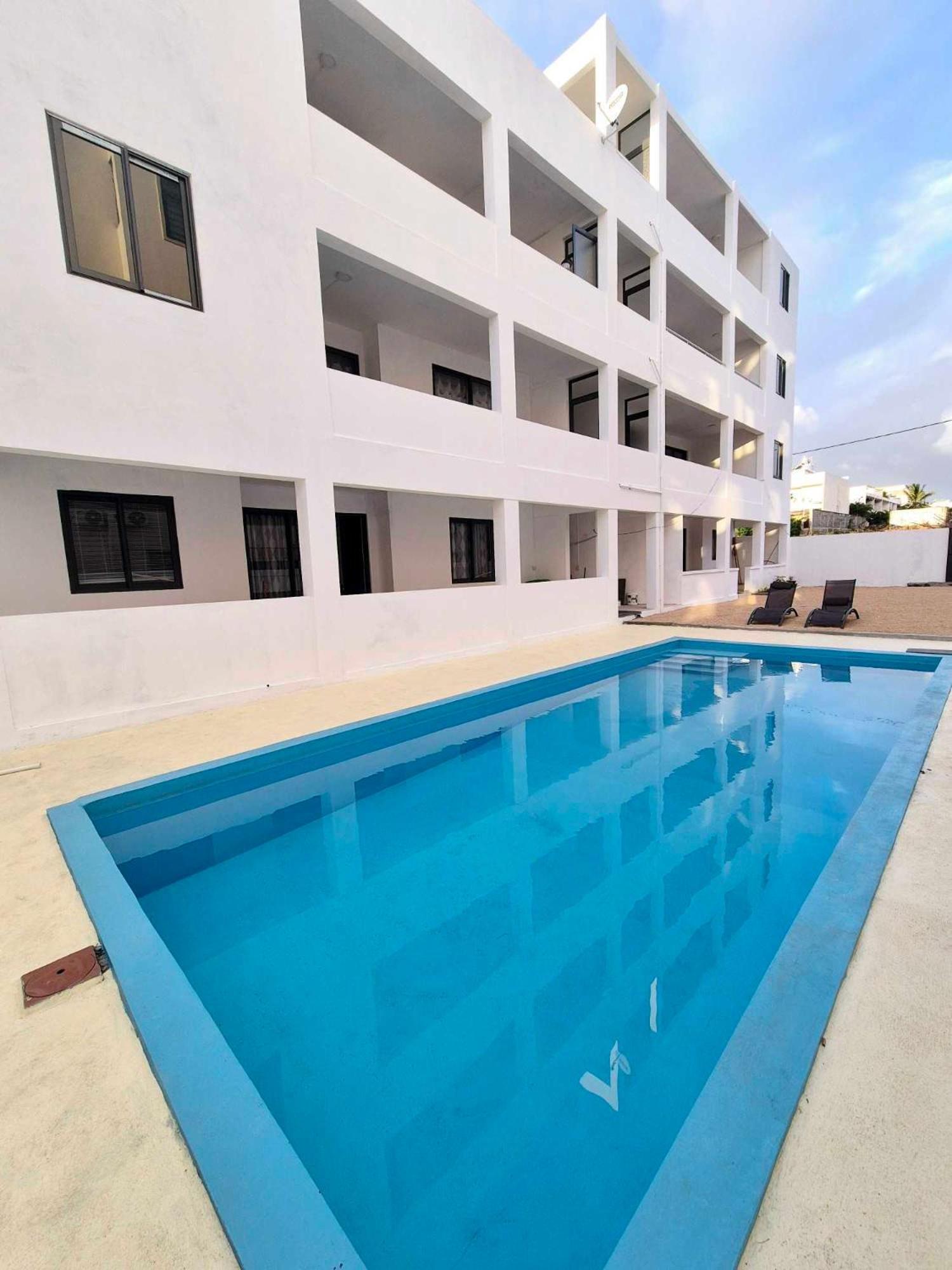 Skyview Apartment- Rooftop Penthouse With Sunset & Sea Views Flic en Flac Exterior photo